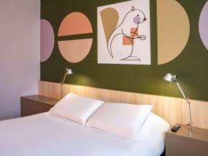 Letto o letti in una camera di ibis Styles Guéret