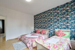Postel nebo postele na pokoji v ubytování R & R Apartment