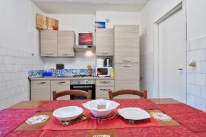 Kuchyň nebo kuchyňský kout v ubytování R & R Apartment