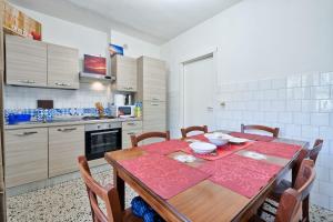 Kuchyň nebo kuchyňský kout v ubytování R & R Apartment