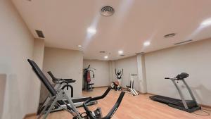 Fitness centrum a/nebo fitness zařízení v ubytování Hotel-Apartamentos Tartesos