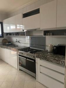 Η κουζίνα ή μικρή κουζίνα στο Appartement spacieux et agréable