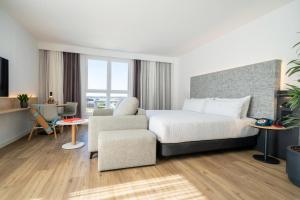 INNSiDE by Meliá Madrid Valdebebas客房内的一张或多张床位