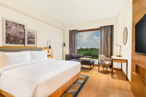 Katil atau katil-katil dalam bilik di Radisson Hotel Vrindavan