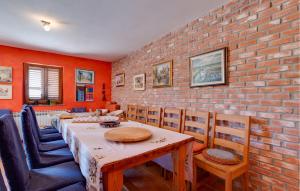Posezení v ubytování Nice Home In Gorica Svetojanska