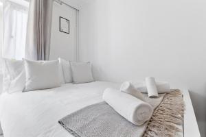 Ένα ή περισσότερα κρεβάτια σε δωμάτιο στο Cosy, Modern & Central Studio 1min from Train with Private Garden - The Kensal Suite