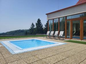 Bazén v ubytování Wellness hotel Chata Jana nebo v jeho okolí