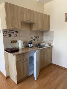 Kuchyň nebo kuchyňský kout v ubytování Pokoje Sylwia z aneksami kuchennymi w każdym pokoju