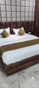 Letto o letti in una camera di Hotel Praj Paradise