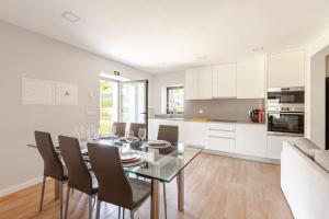 Η κουζίνα ή μικρή κουζίνα στο Casa do Tourão - Ponte de Lima +38 φωτογραφίες