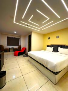 Postel nebo postele na pokoji v ubytování Aundh Elite Stay
