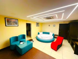 Posezení v ubytování Aundh Elite Stay
