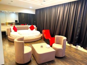 Posezení v ubytování Aundh Elite Stay
