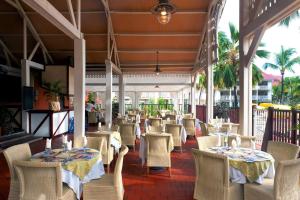 Restaurace v ubytování Le MaDja'Kaz - studio en résidence et bord de Mer - Sainte Luce Martinique