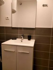 Phòng tắm tại Suite Beaulieu 1 - Jacuzzi et Clim