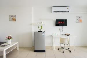 TV a/nebo společenská místnost v ubytování Little Home Ao Nang