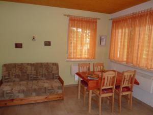 Posezení v ubytování Ferienhaus Zum Kammergut LINKS oder RECHTS