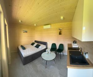 Postel nebo postele na pokoji v ubytování Gdansk Stogi Beach