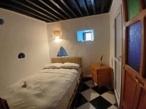 Postel nebo postele na pokoji v ubytování Riad Dar Lemdrssa