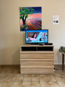 Televízia a/alebo spoločenská miestnosť v ubytovaní Appartement - les jardins de Cybèle - Gréoux-Les-Bains