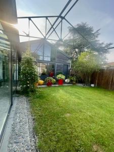Κήπος έξω από το Loft avec Piscine Intérieure et Jardin