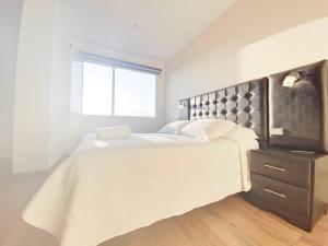 a bedroom with a large bed and a window at Amplio y comodo apartamento in Calacala +27 photos