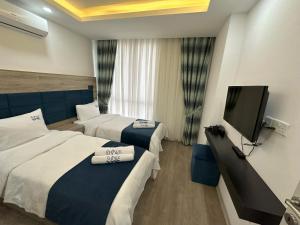 Кровать или кровати в номере Nurel Shark Residence