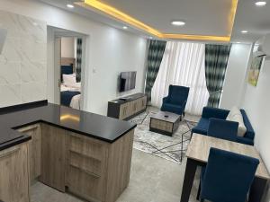Телевизор и/или развлекательный центр в Nurel Shark Residence