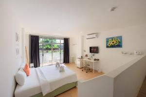 TV a/nebo společenská místnost v ubytování Little Home Ao Nang