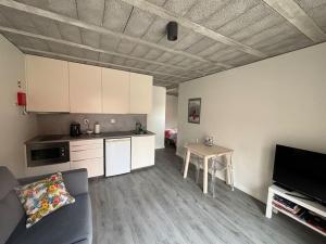 a living room with a couch and a table at BeliHouse in Trafaria