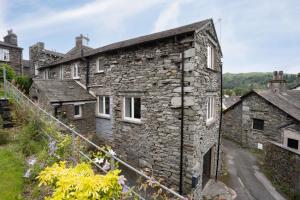 an old stone house in a village at Charming 3-Bedroom Barn in Ambleside by LetMeStay in Ambleside