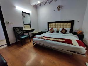 Postel nebo postele na pokoji v ubytování HOTEL ASKO INTERNATIONAL-Karol Bagh