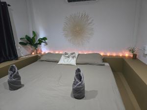 Dream seaview bungalows客房内的一张或多张床位