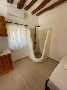 Giường trong phòng chung tại Aloni Farmhouse