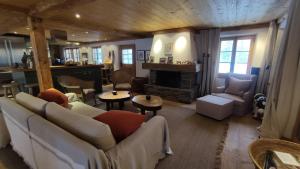 Istumisnurk majutusasutuses Standalone Chalet With Breathtaking Sanetsch View