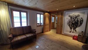 Istumisnurk majutusasutuses Standalone Chalet With Breathtaking Sanetsch View
