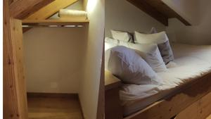 Voodi või voodid majutusasutuse Standalone Chalet With Breathtaking Sanetsch View toas