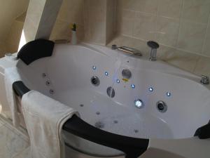 Een badkamer bij Hotel zum Ochsen