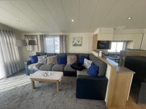 Posezení v ubytování 2 Bedroom Caravan, Edi Rita, Robin Hood, Pet Friendly