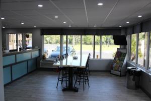 Gallery image of Riverfront Inn in Conway +2 photos