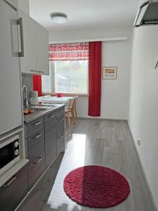 Kuchyň nebo kuchyňský kout v ubytování Muurame-City huoneet
