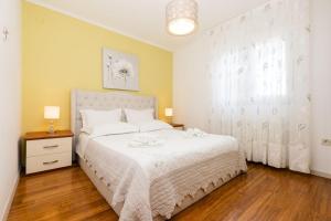 Postel nebo postele na pokoji v ubytování Apartments Emma