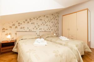 Postel nebo postele na pokoji v ubytování Apartments Emma