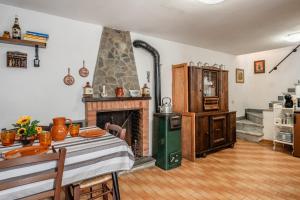 Kuchyň nebo kuchyňský kout v ubytování La Casina Di Nonno Loriano