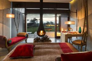 Uma área de estar em Areias do Seixo Hotel