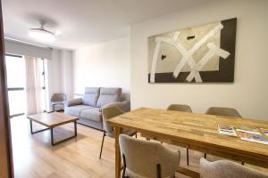 a living room with a table and a couch at Cuencaloft Villacuenca in Cuenca