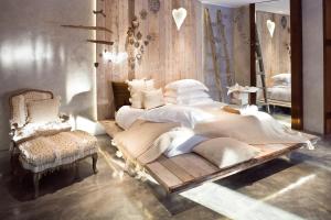 Uma cama ou camas num quarto em Areias do Seixo Hotel