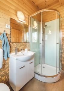 a bathroom with a shower and a sink at Restnest Vendégház: Infraszauna+Dézsafürdő in Dunasziget