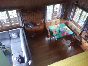 Posezení v ubytování Chalet Heinzenberg + 12 fotografií