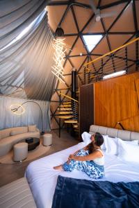 Postel nebo postele na pokoji v ubytování Clear Sky Resorts - Bryce Canyon - Unique Stargazing Domes
